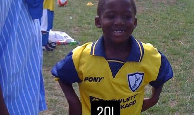 曼联新帝星关键进球或助加薪，发热刺球衣照惹争议！名宿提醒小麦教训