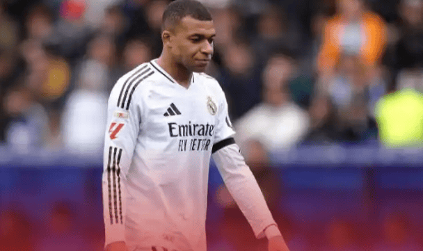 西甲官宣处罚姆巴佩：禁赛3场+巨额罚款，巴萨球迷怒斥危险犯规