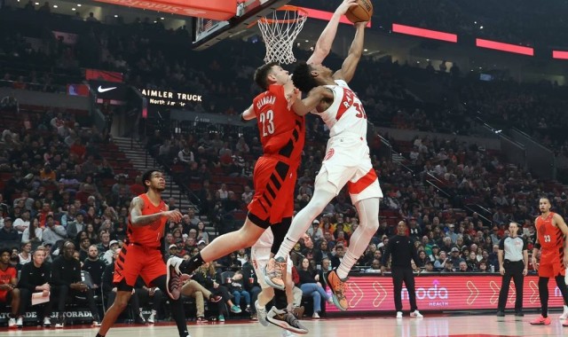 小西蒙斯22分珀尔特尔19+8 卡马拉21+7开拓者胜猛龙