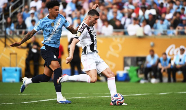 杜桑·弗拉霍维奇转会风波：曼联与AC米兰的争夺战如何收场？