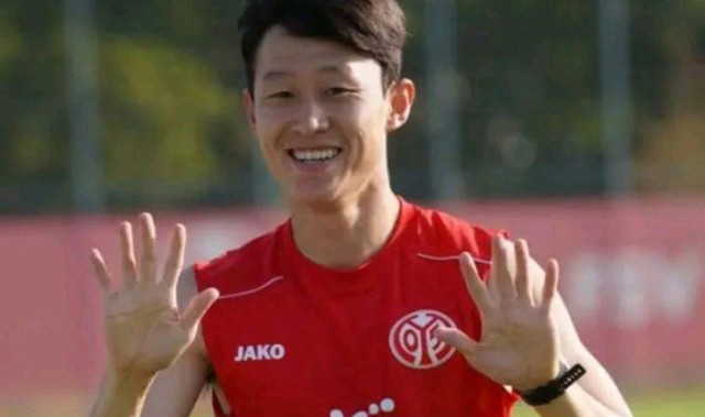 拒绝诱人高薪，33岁韩国球星李在成助德甲球队冲击欧冠