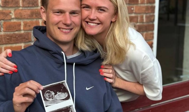 很浪漫哦埃弗顿女足球星产后复出，赛后男友上场求婚