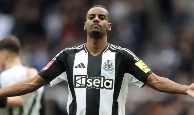 西甲媒体透露：巴萨领导层就今夏追求伊萨克达成一致，球员方面表示愿意加盟