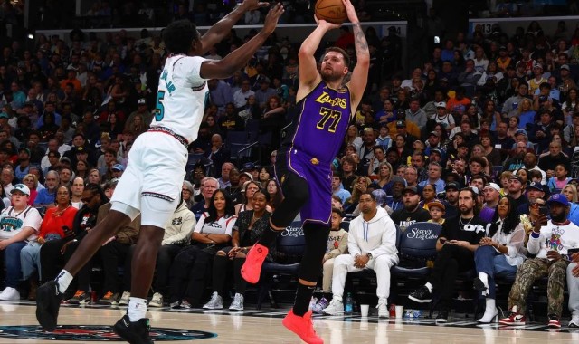 东契奇29+8+9詹姆斯25+6+8 里夫斯31+7+8湖人擒灰熊