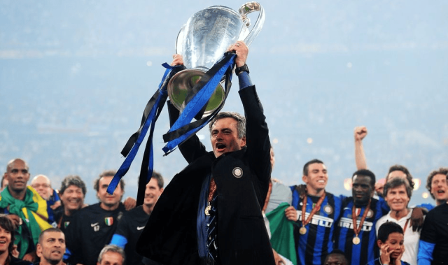 穆里尼奥执教曼联第二年获得亚军，算得上成功吗？