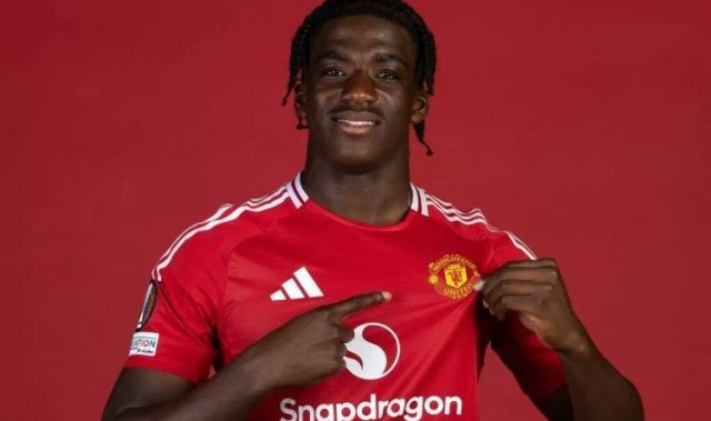 曼晚：17岁库孔基将与曼联签订职业合同，外界将他与格瓦比较