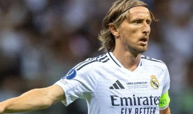 AC米兰签下金球巨星莫德里奇！年薪350万欧元，意甲争冠形势大逆转