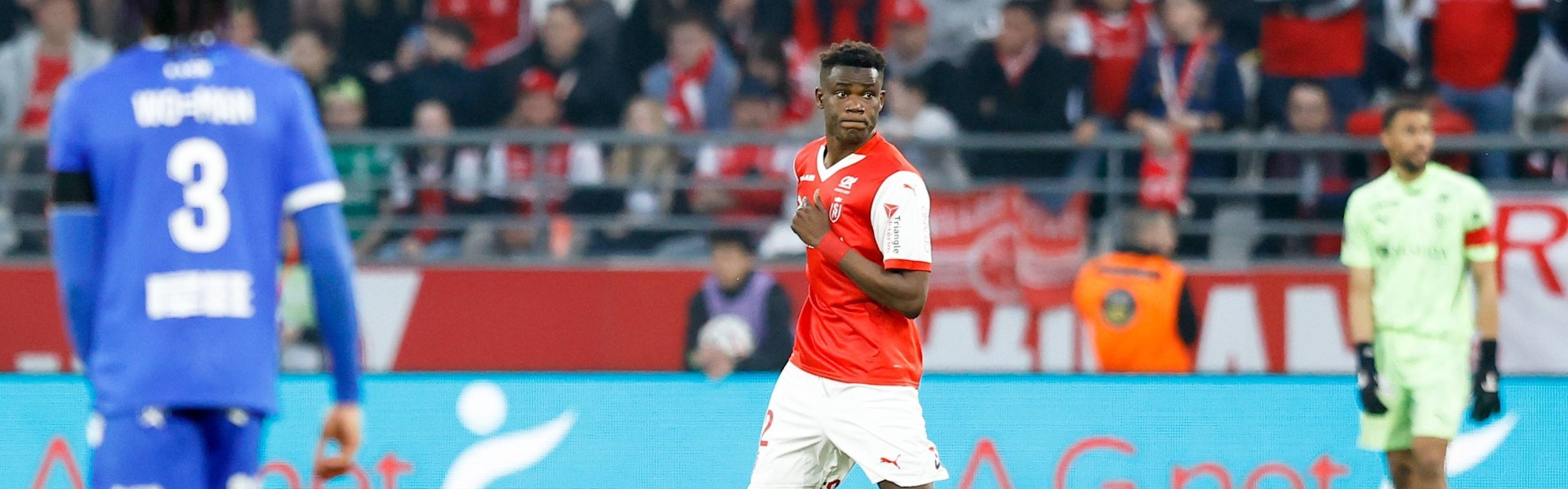 英媒：曼联利物浦都有意兰斯19岁中场科内，球员风格与巴莱巴相近