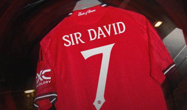 小贝封爵正式官宣，曼联印球衣祝贺！终圆爵士梦但遇一人仍需低头