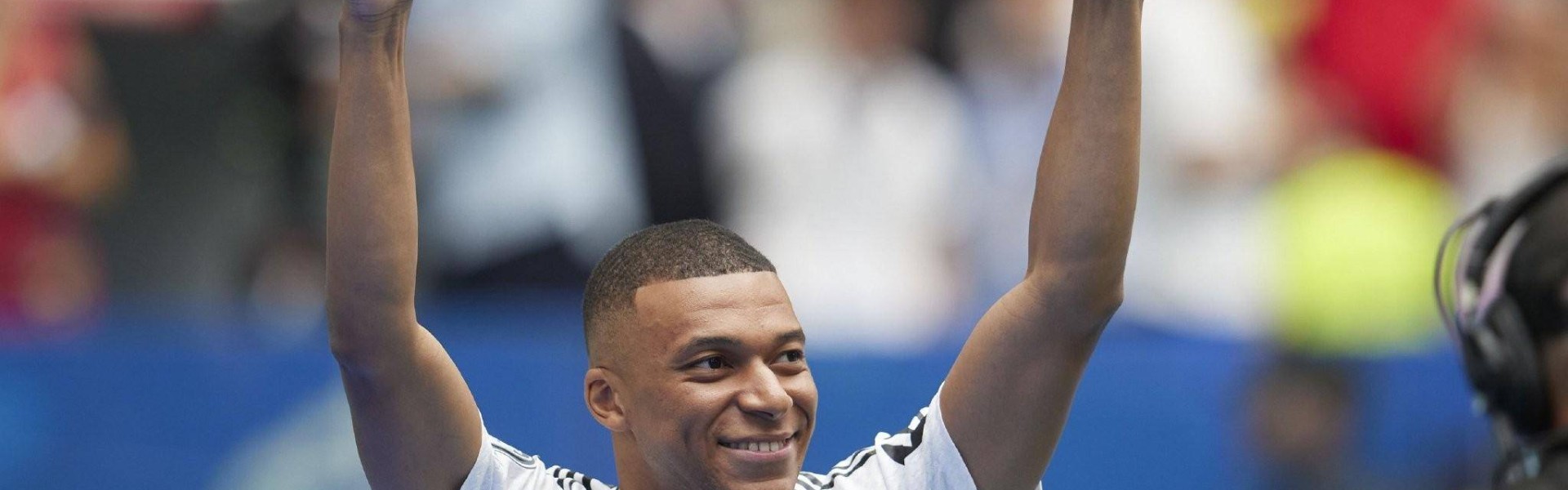 事实证明，皇马7号可以卖了，姆巴佩已经把中路踢成了左路