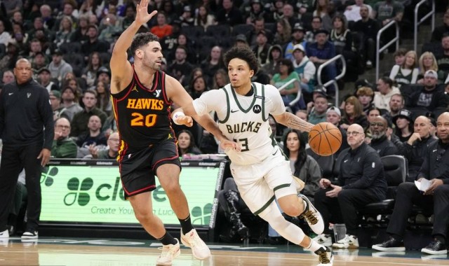 字母31+9里萨谢新高36分 杨19+19老鹰送雄鹿4连败